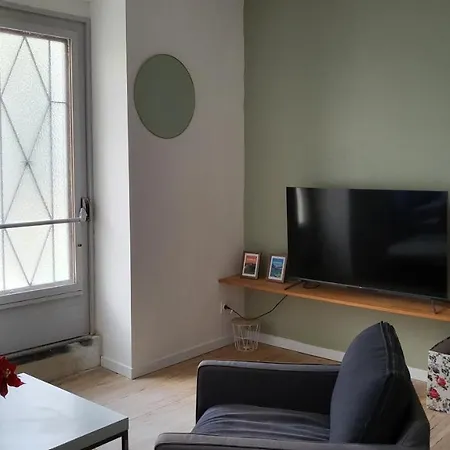 2 Pieces Avec Terrasse Proche Centre - Parking Gratuit A Proximite 公寓 *