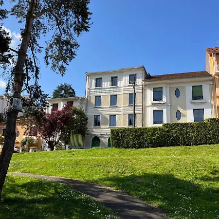 Appartement 2 Pieces Avec Terrasse Proche Centre - Parking Gratuit A Proximite *