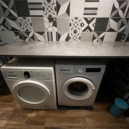 Appartement 2 Pieces Avec Terrasse Proche Centre - Parking Gratuit A Proximite Lourdes