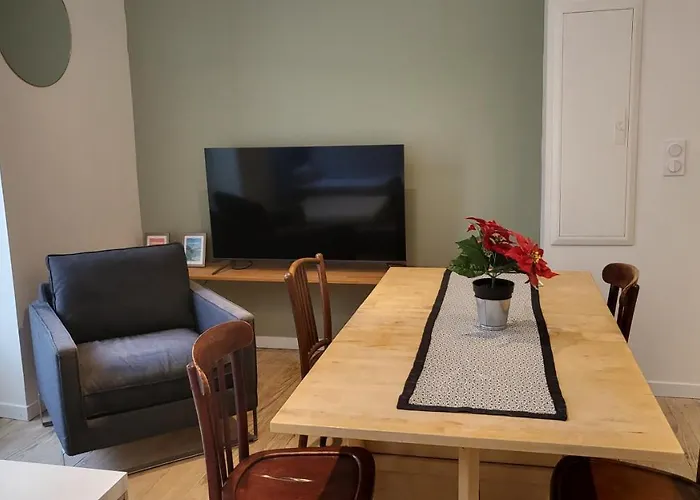 Apartment 2 Pieces Avec Terrasse Proche Centre - Parking Gratuit A Proximite