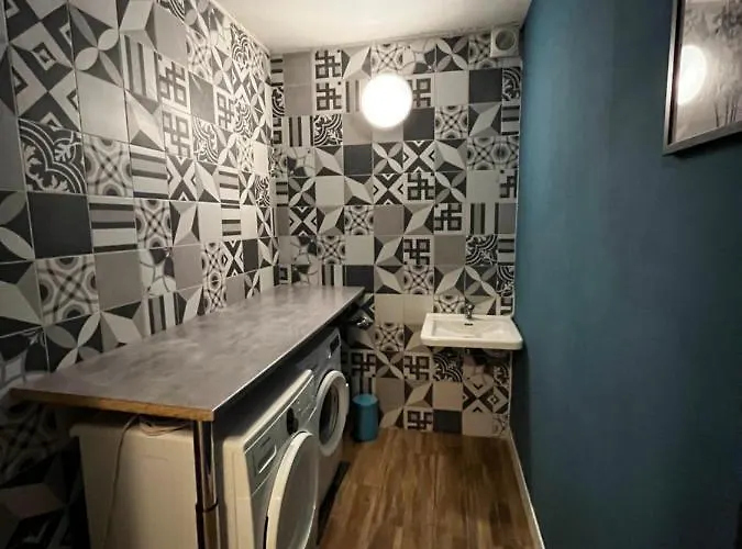 Apartment 2 Pieces Avec Terrasse Proche Centre - Parking Gratuit A Proximite Lourdes