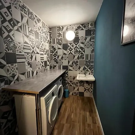 Apartment 2 Pieces Avec Terrasse Proche Centre - Parking Gratuit A Proximite Lourdes