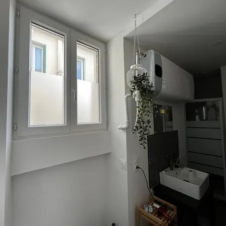 2 Pieces Avec Terrasse Proche Centre - Parking Gratuit A Proximite アパート