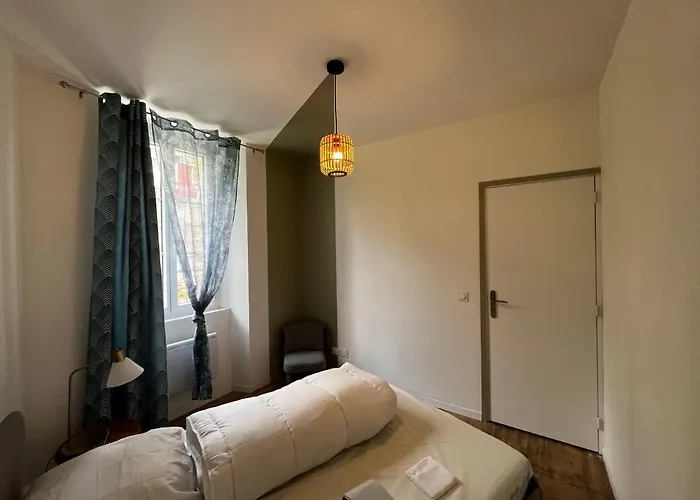 2 Pieces Avec Terrasse Proche Centre - Parking Gratuit A Proximite *